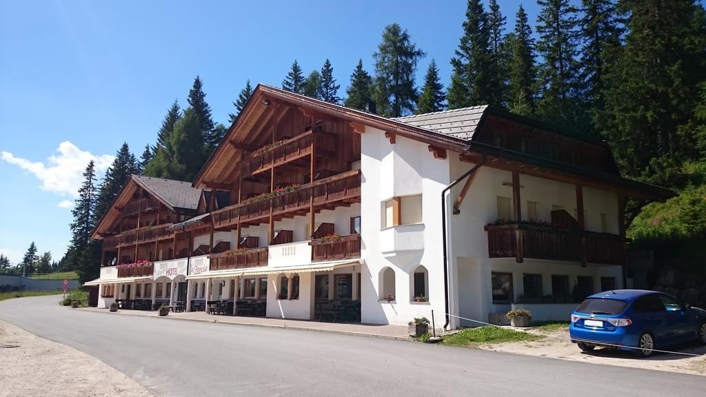 Hotel Ju Furcia Сан-Віджиліо-ді-Мареббе Екстер'єр фото